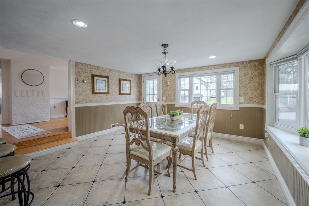 Chandelier, Dining room, Interior, Recessed Lighting