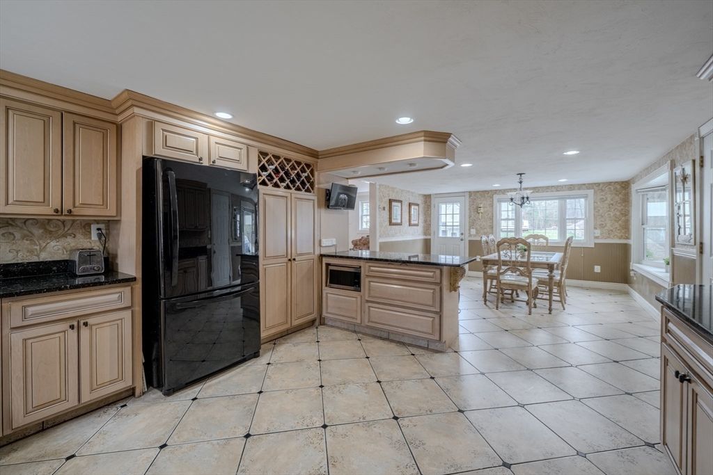 Chandelier, Dining room, Interior, Kitchen, Recessed Lighting