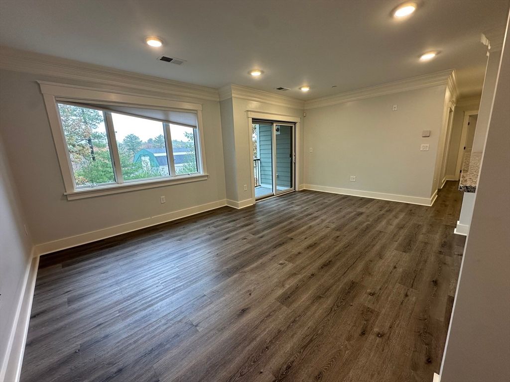 Empty room, Interior, Recessed Lighting, Wood Texture Flooring