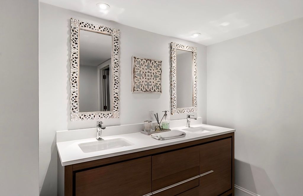 Bathroom, Dual Sink Vanities, Interior, Recessed Lighting