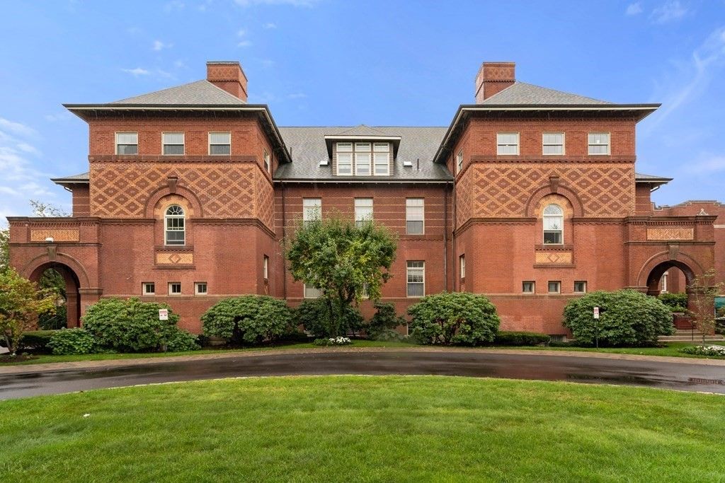 Exterior, Facade, Brick Facade, Brick Traditional