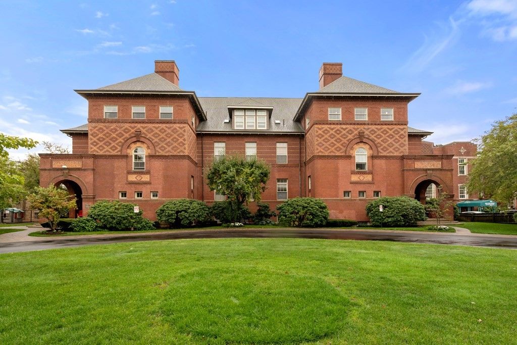 Backyard, Exterior, Facade, Brick Facade, Mediterranean