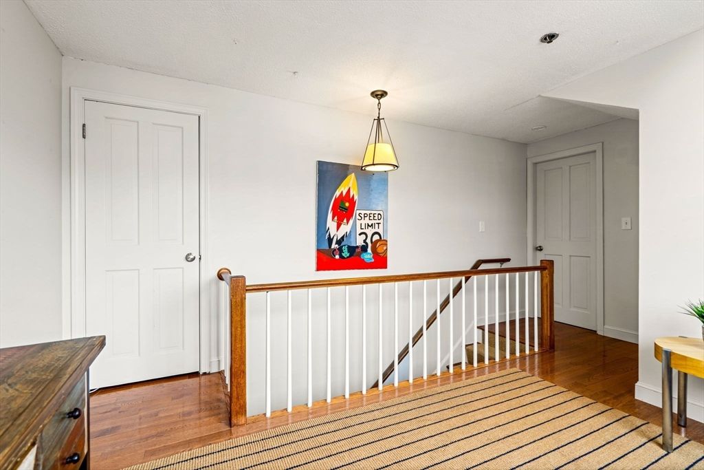 Interior, Pendant Lights, Wood Texture Flooring