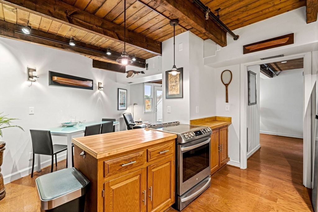 Dining room, Interior, Kitchen, Pendant Lights, Stainless Steel Appliances, Wooden Beams, Wooden Ceilings, Wood Texture Flooring