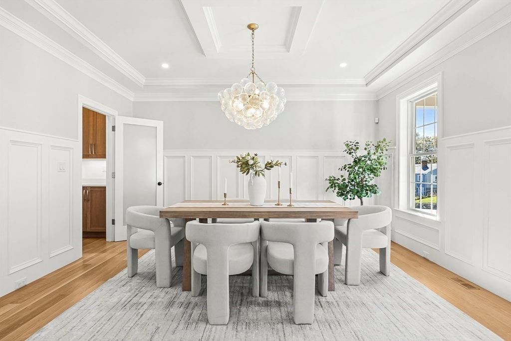 Chandelier, Dining room, Interior, Recessed Lighting, Wood Texture Flooring