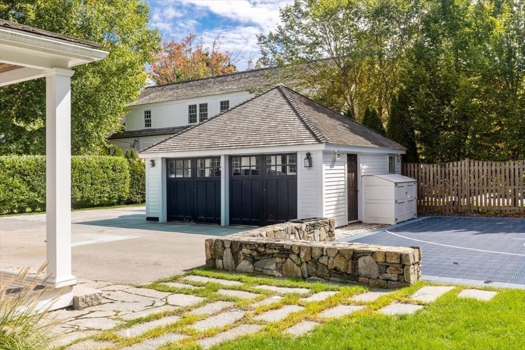 Detached Garage, Exterior