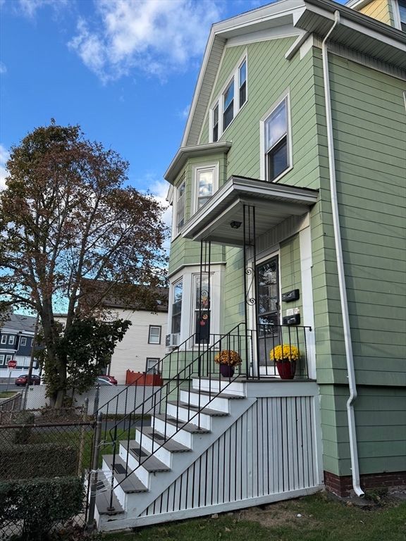 Exterior, Facade, Queen Anne Victorian