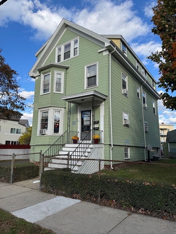 Exterior, Facade, Queen Anne Victorian