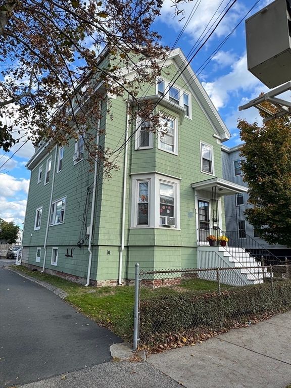 Exterior, Facade, Queen Anne Victorian