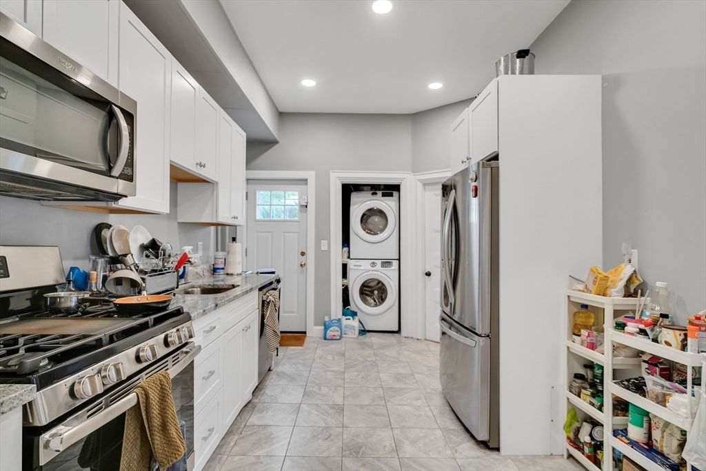 Interior, Kitchen, Recessed Lighting, Washer