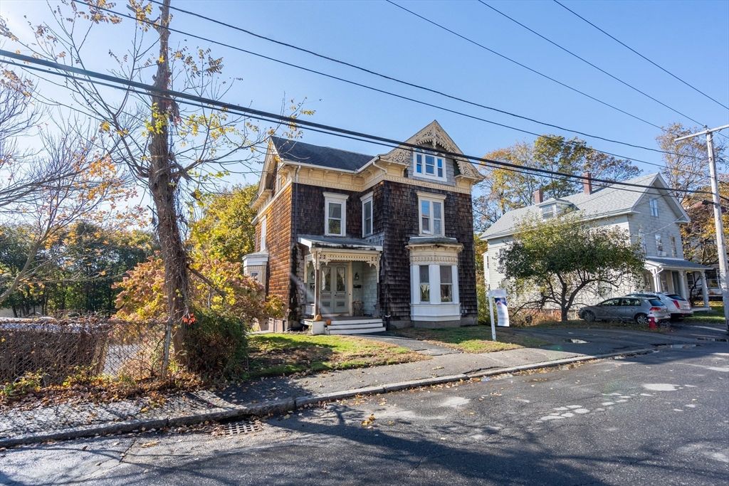 Exterior, Facade, Queen Anne Victorian