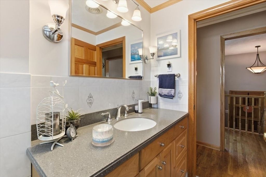 Bathroom, Dual Sink Vanities, Interior, Wood Texture Flooring