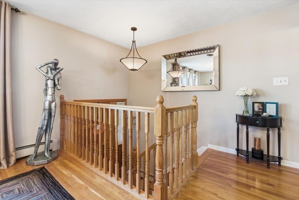 Interior, Pendant Lights, Wood Texture Flooring