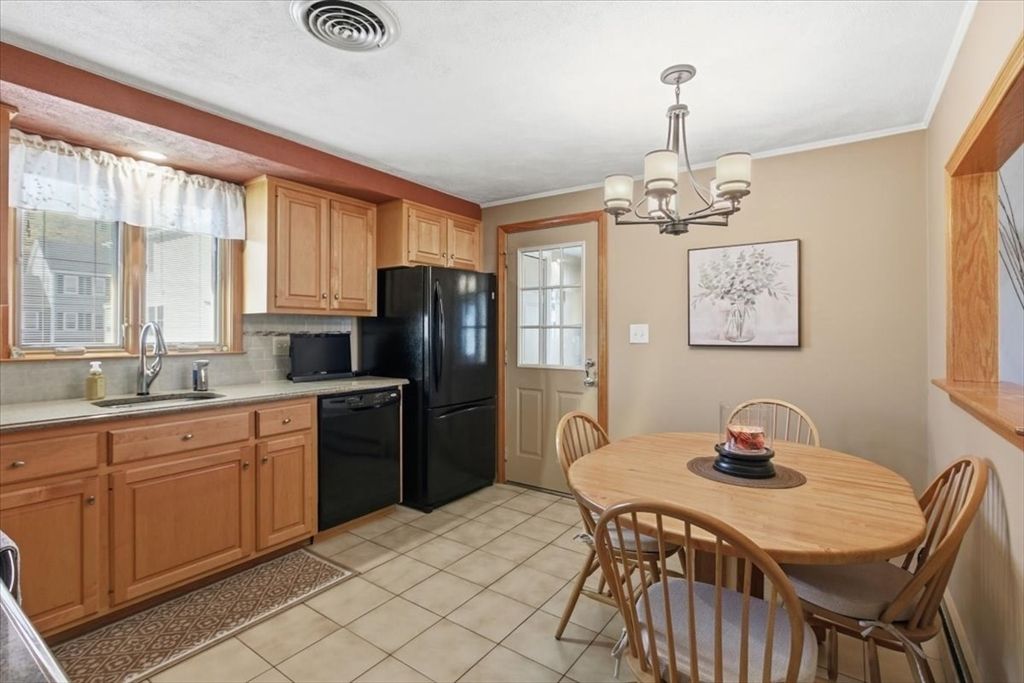 Chandelier, Dining room, Interior, Kitchen