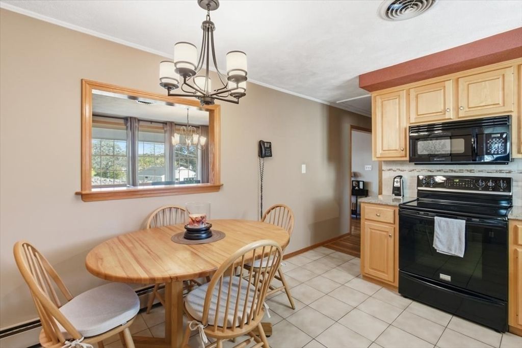 Chandelier, Dining room, Interior, Kitchen