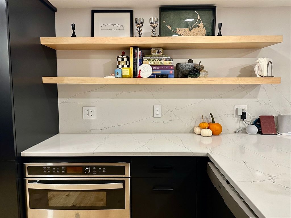 Interior, Stainless Steel Appliances