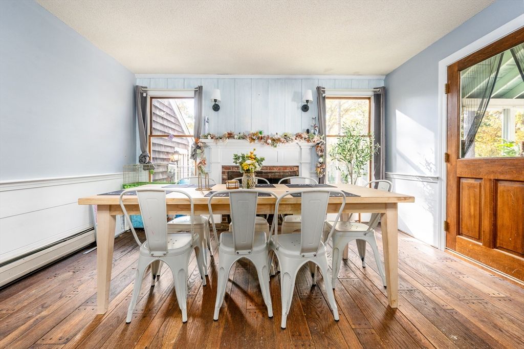Dining room, Interior, Wood Texture Flooring