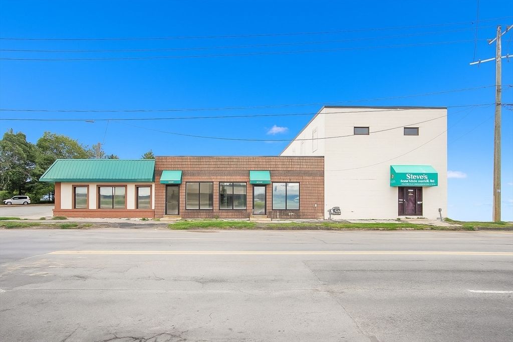 Exterior, Facade, Brick Facade, Modern