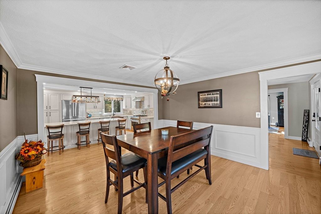 Chandelier, Dining room, Interior, Kitchen, Pendant Lights, Wood Texture Flooring