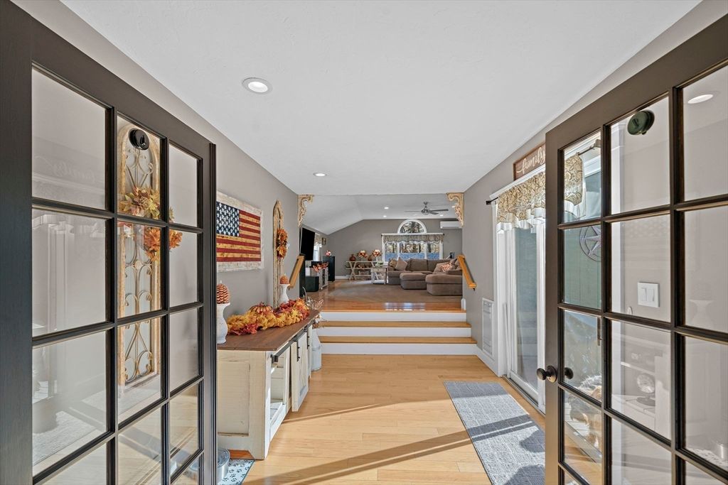 Interior, Recessed Lighting, Wood Texture Flooring