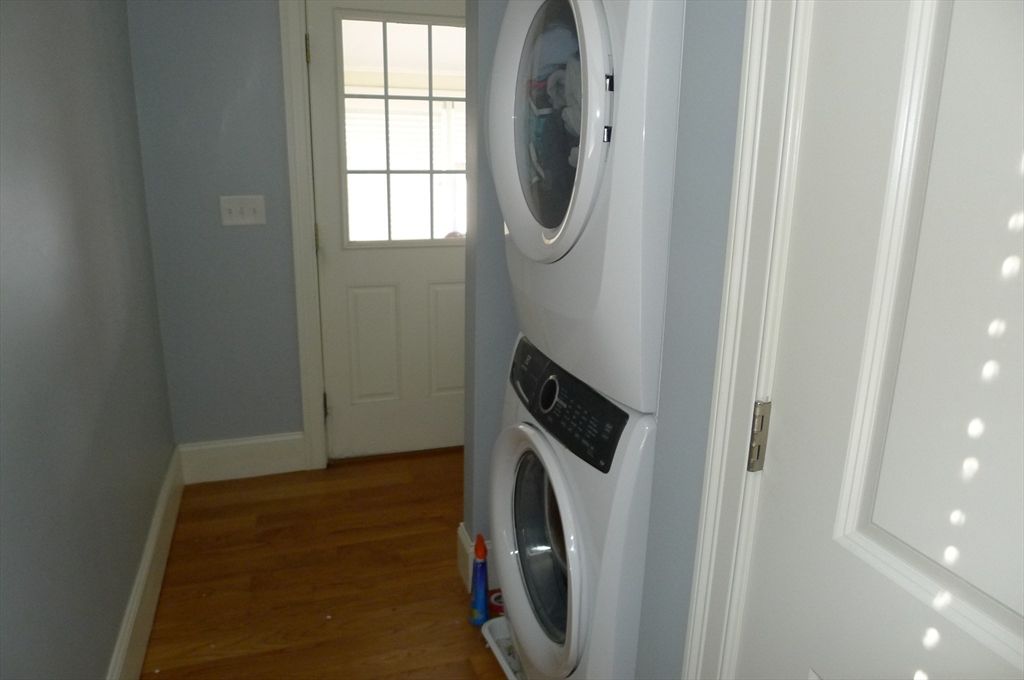 Interior, Utility Closets, Washer, Wood Texture Flooring