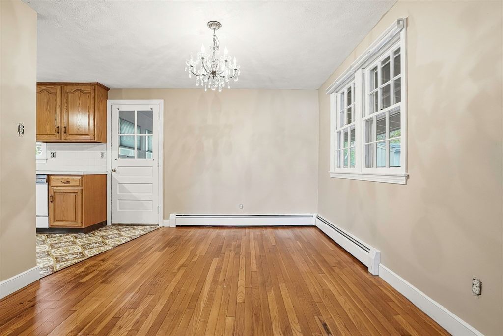 Chandelier, Empty room, Interior, Wood Texture Flooring