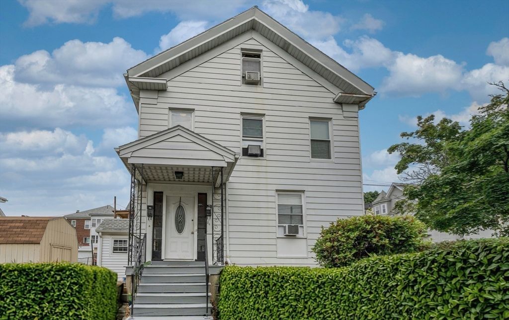 Exterior, Facade, Queen Anne Victorian