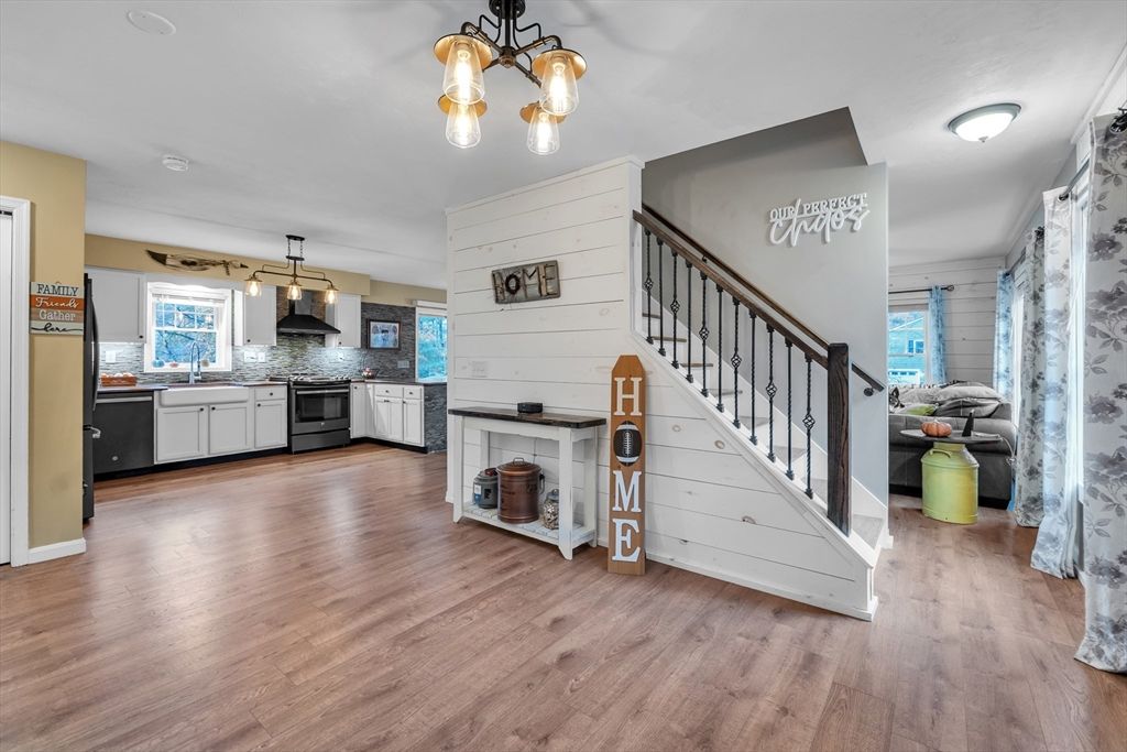 Interior, Kitchen, Pendant Lights, Wood Texture Flooring