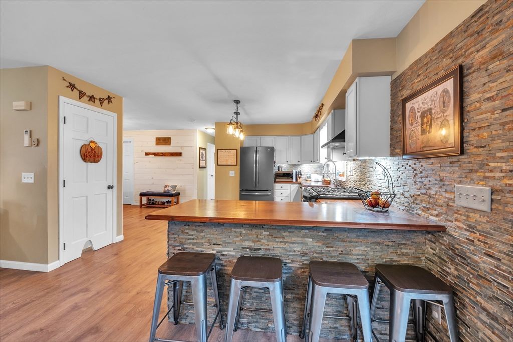 Interior, Kitchen, Pendant Lights, Wood Texture Flooring