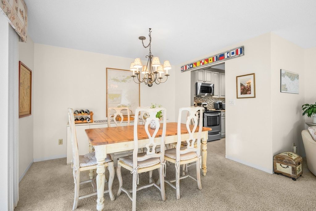 Chandelier, Dining room, Interior, Kitchen