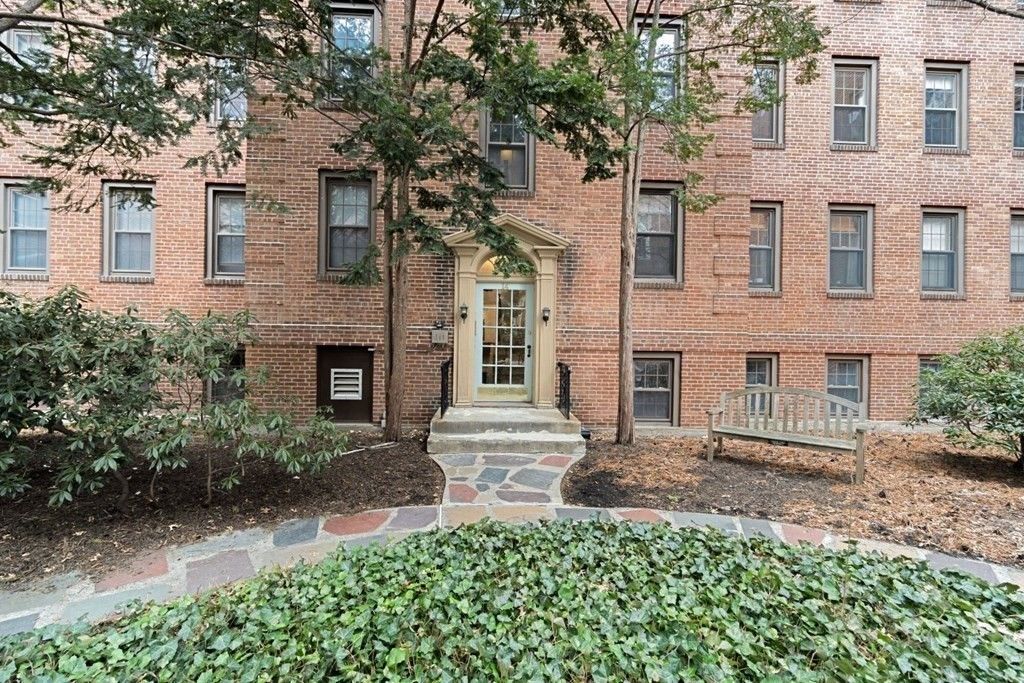 Exterior, Facade, Brick Facade, Rowhouse