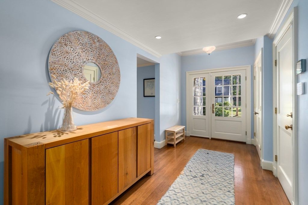 Interior, Recessed Lighting, Wood Texture Flooring