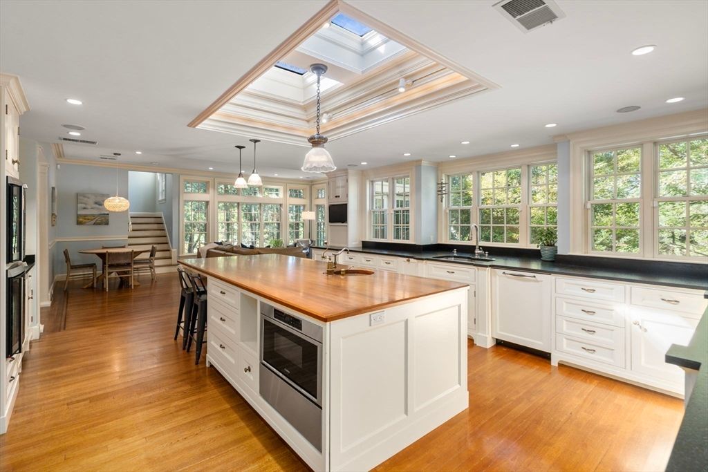 Dining room, Interior, Kitchen, Pendant Lights, Recessed Lighting, Wood Texture Flooring