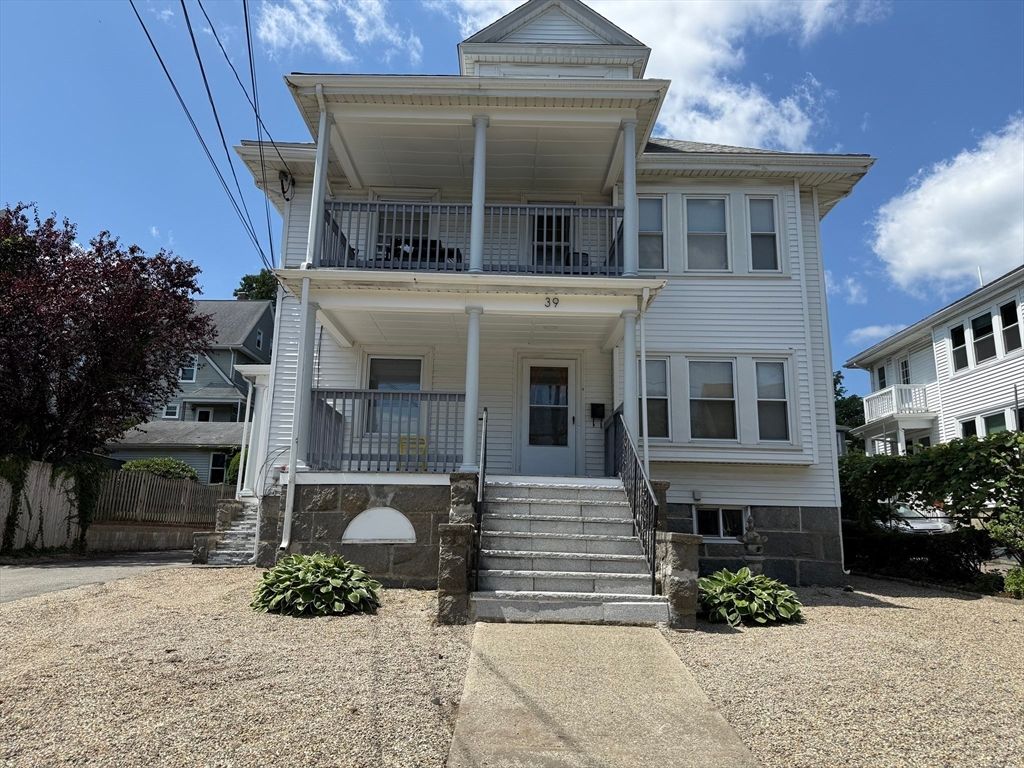 Exterior, Facade, American Foursquare