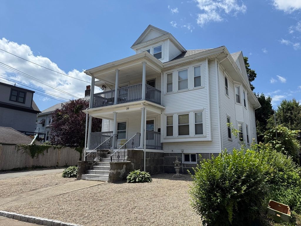 Exterior, Facade, Queen Anne Victorian