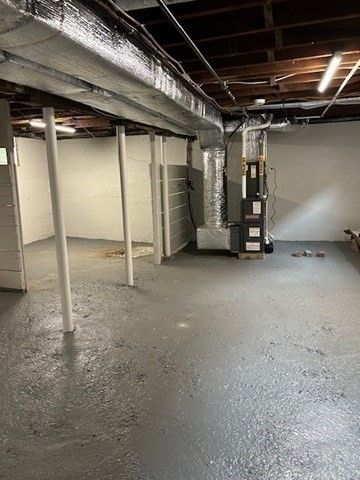 Garage, Interior, Wooden Beams