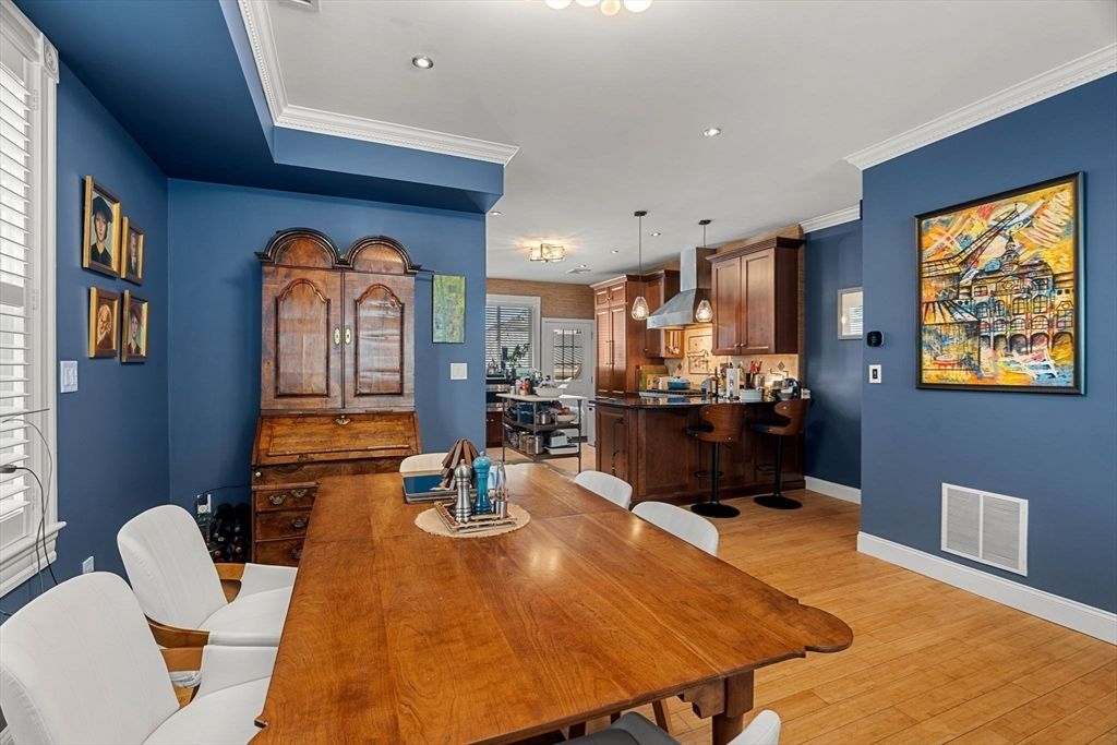 Dining room, Interior, Kitchen, Pendant Lights, Recessed Lighting, Wood Texture Flooring