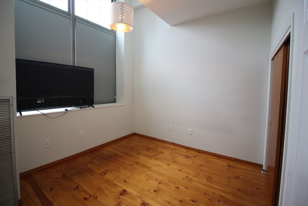 Empty room, Interior, Pendant Lights, Wood Texture Flooring