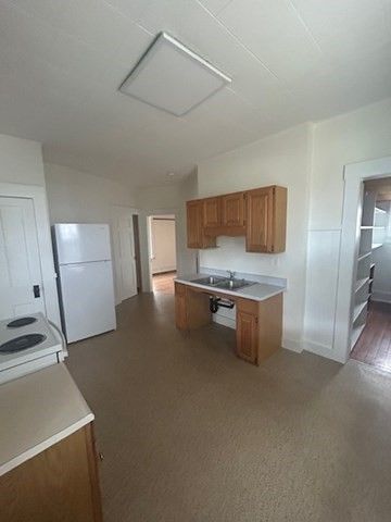 Interior, Utility Closets, Washer, Wooden Ceilings, Wood Texture Flooring