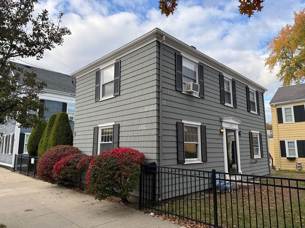 Exterior, Facade, Rowhouse