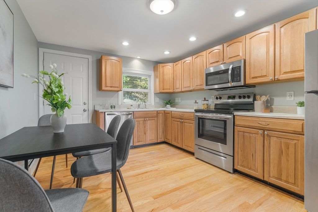 Dining room, Interior, Kitchen, Recessed Lighting, Stainless Steel Appliances, Wood Texture Flooring