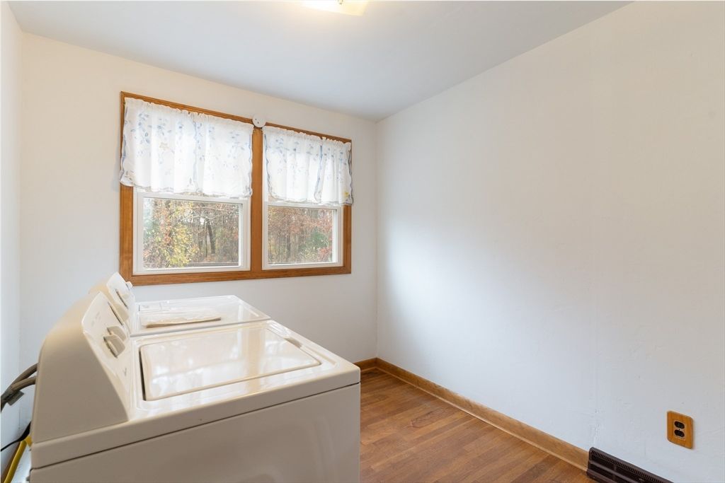 Interior, Washer, Wood Texture Flooring