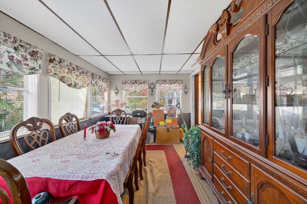Dining room, Interior