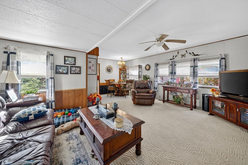 Chandelier, Dining room, Interior, Living room