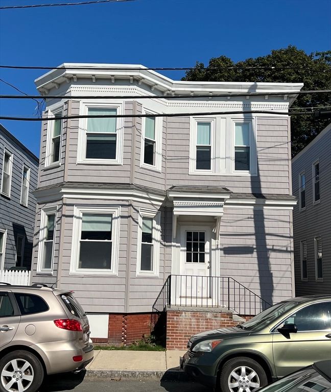 Exterior, Facade, Rowhouse