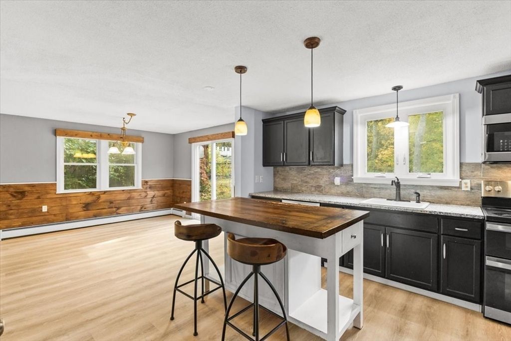 Interior, Kitchen, Pendant Lights, Wood Texture Flooring