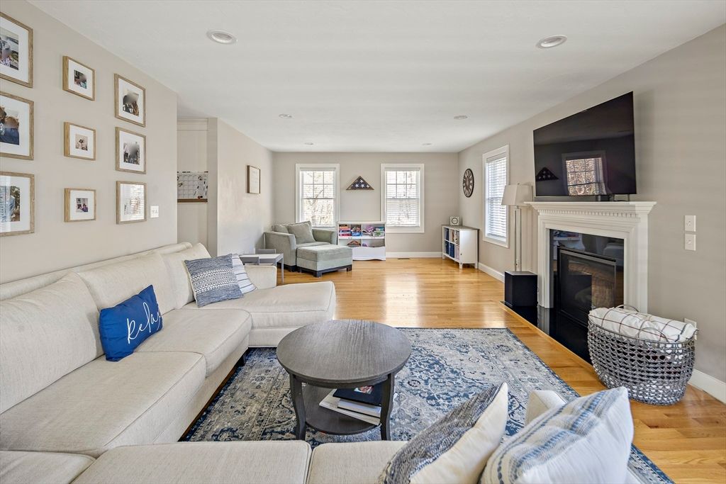 Fireplace, Interior, Living room, Recessed Lighting, Wood Texture Flooring