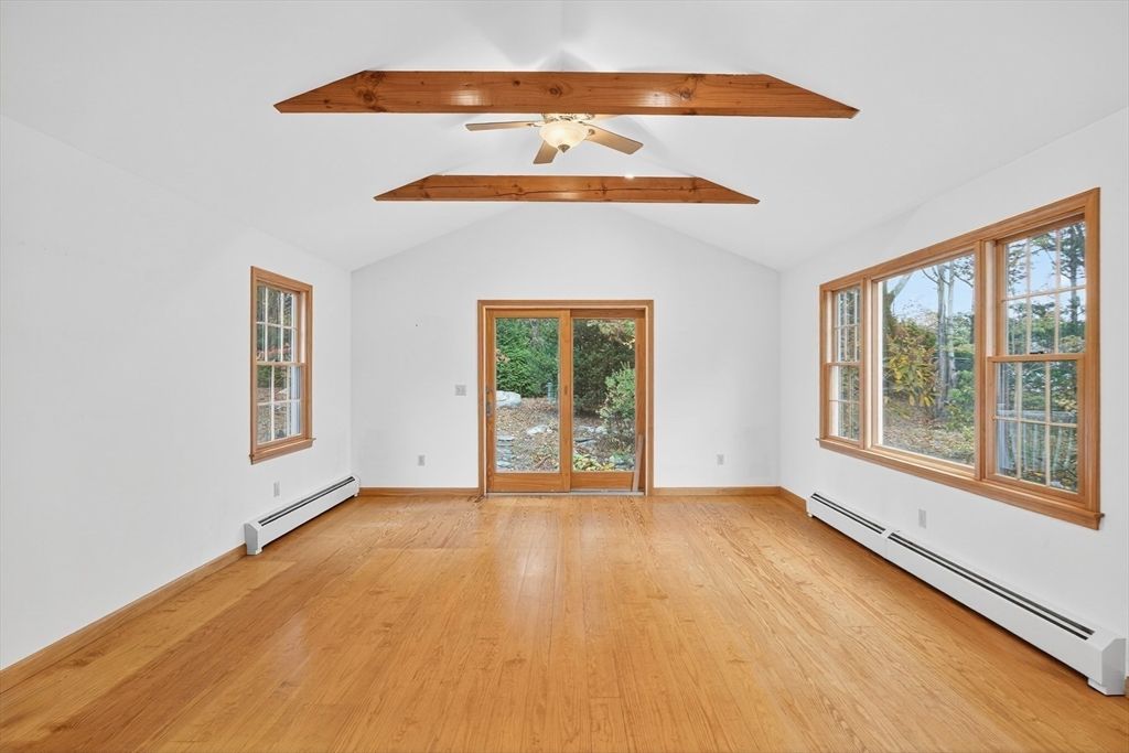 Empty room, Interior, Wooden Beams, Wood Texture Flooring