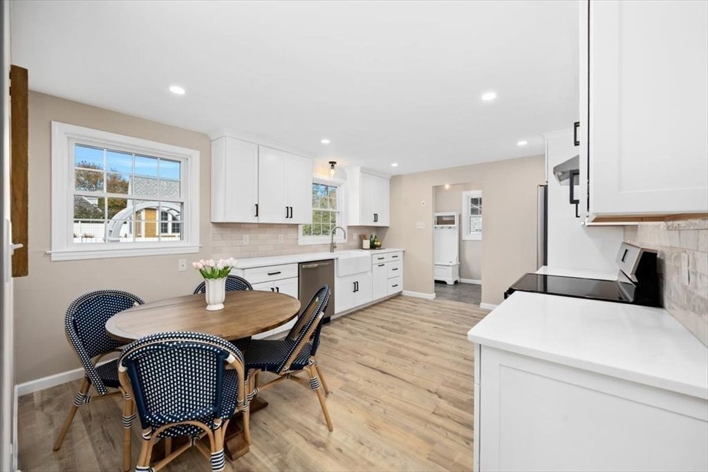 Dining room, Interior, Kitchen, Recessed Lighting, Wood Texture Flooring