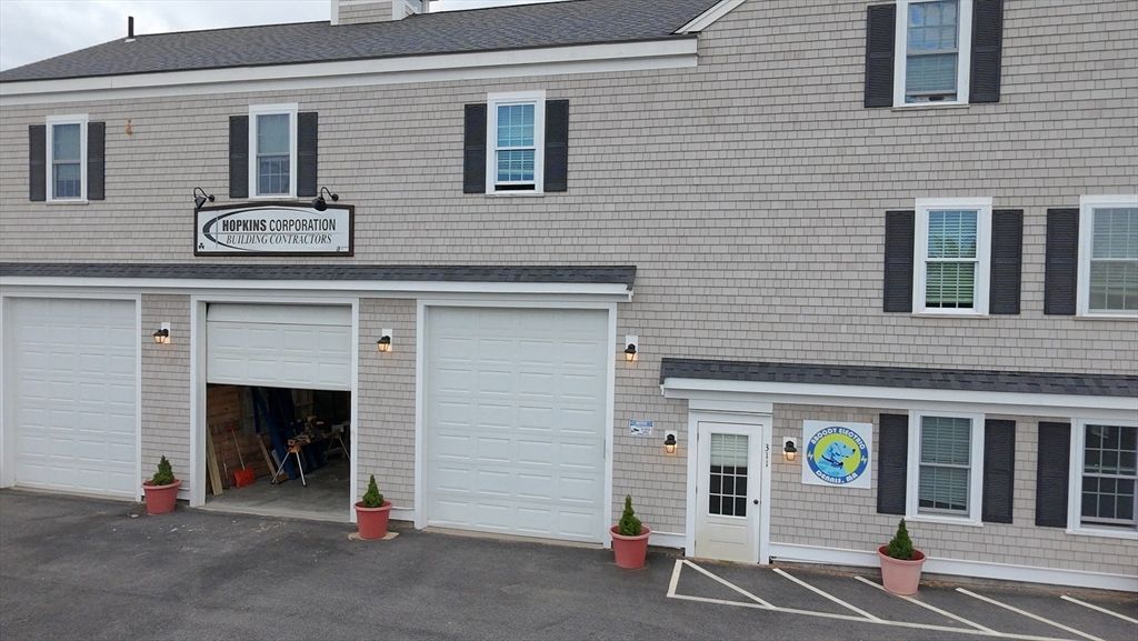 Attached, Exterior, Facade, Rowhouse